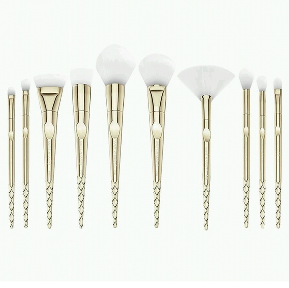 Wet n Wild Holiday Brush Set - Picture 2 of 2